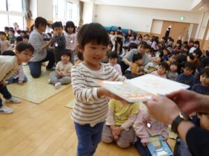 ”４～６月生まれのお誕生会”の様子